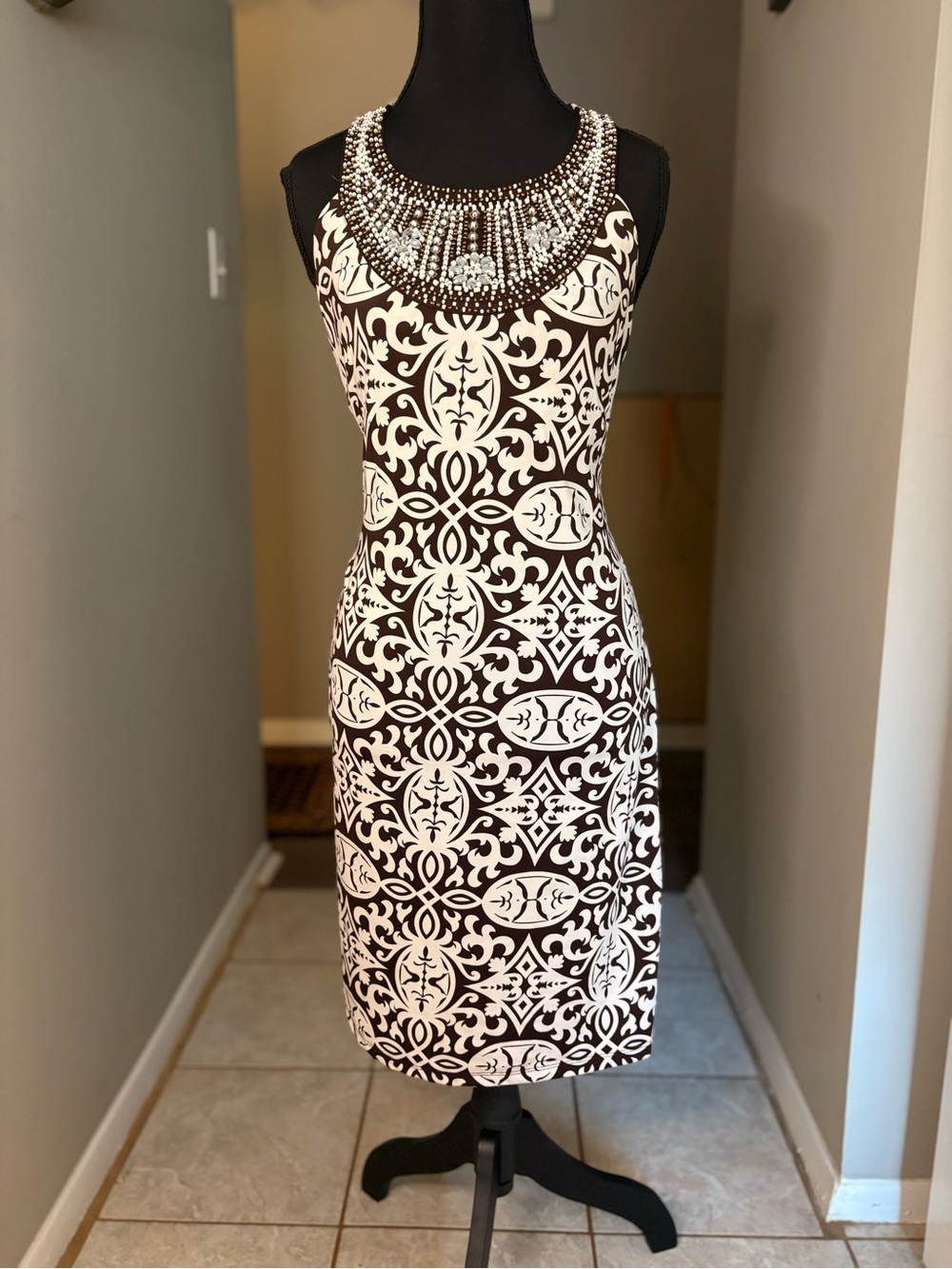 Sleeveless Brown & White Patterned Sheath Dress